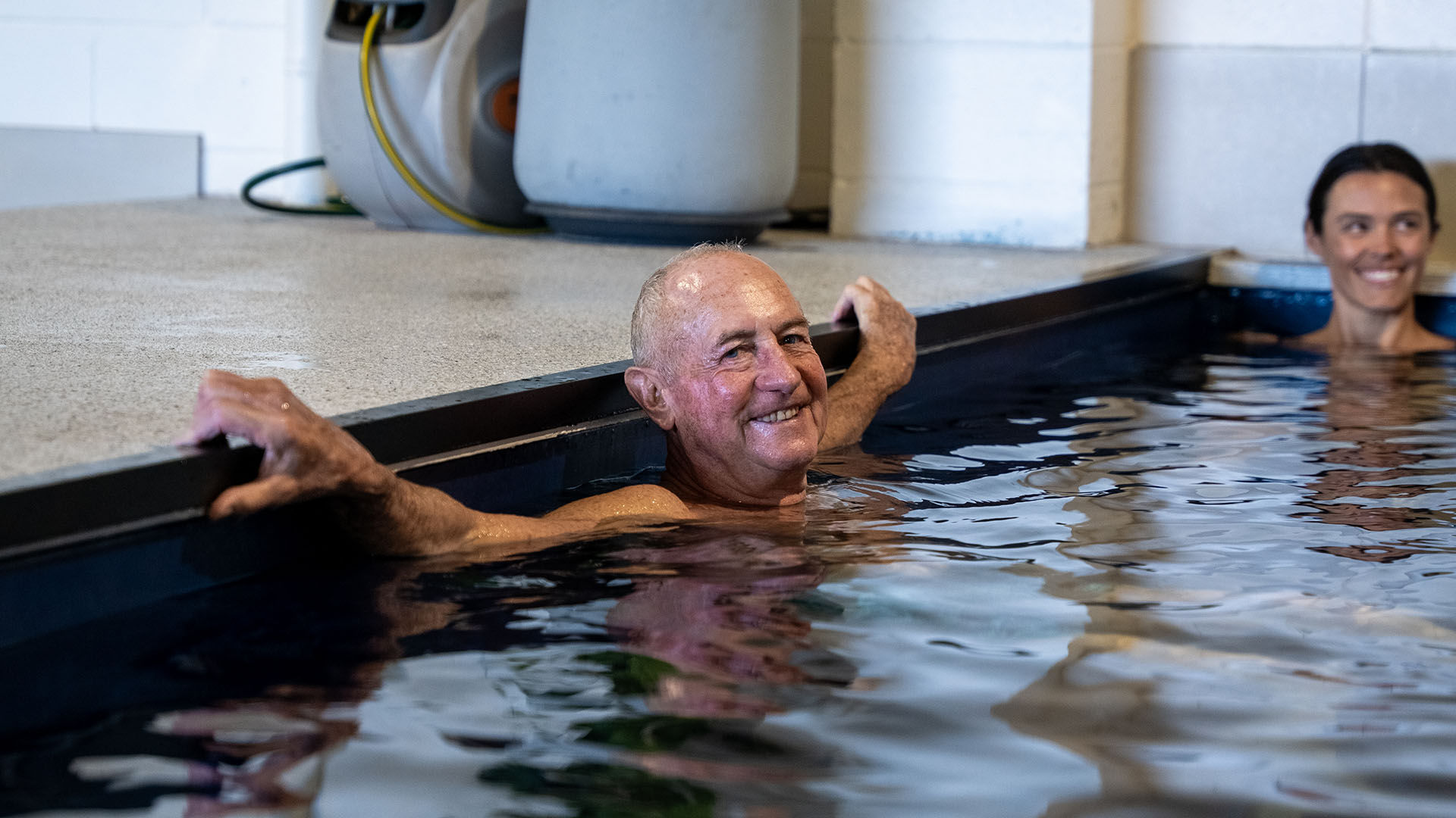 A couple doing contrast pool therapy at P3 Recovery